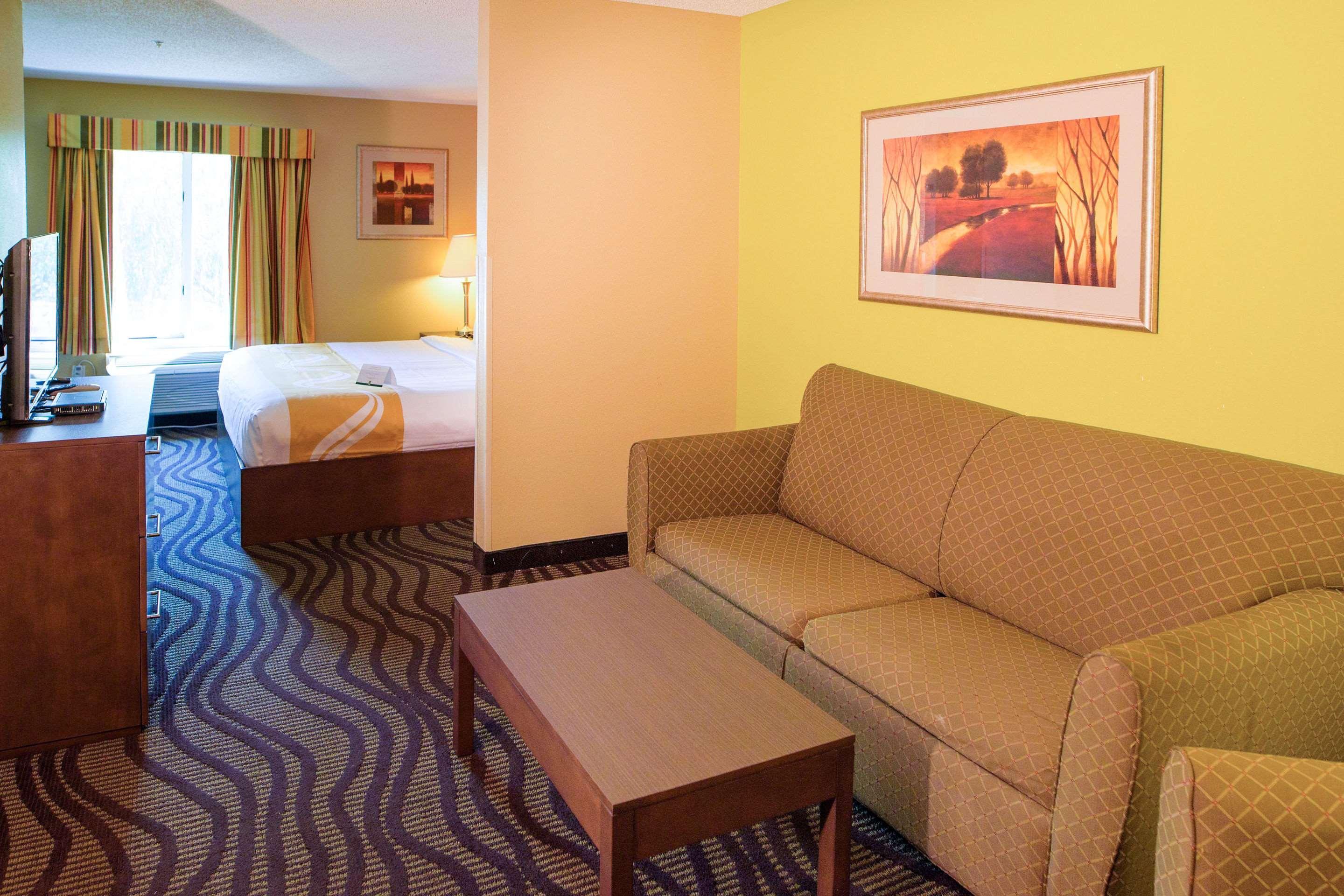 Quality Suites Memphis/ Wolfchase Galleria Екстериор снимка