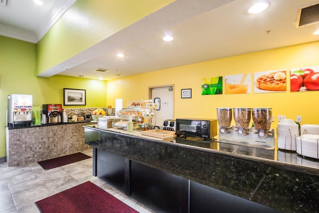 Quality Suites Memphis/ Wolfchase Galleria Екстериор снимка