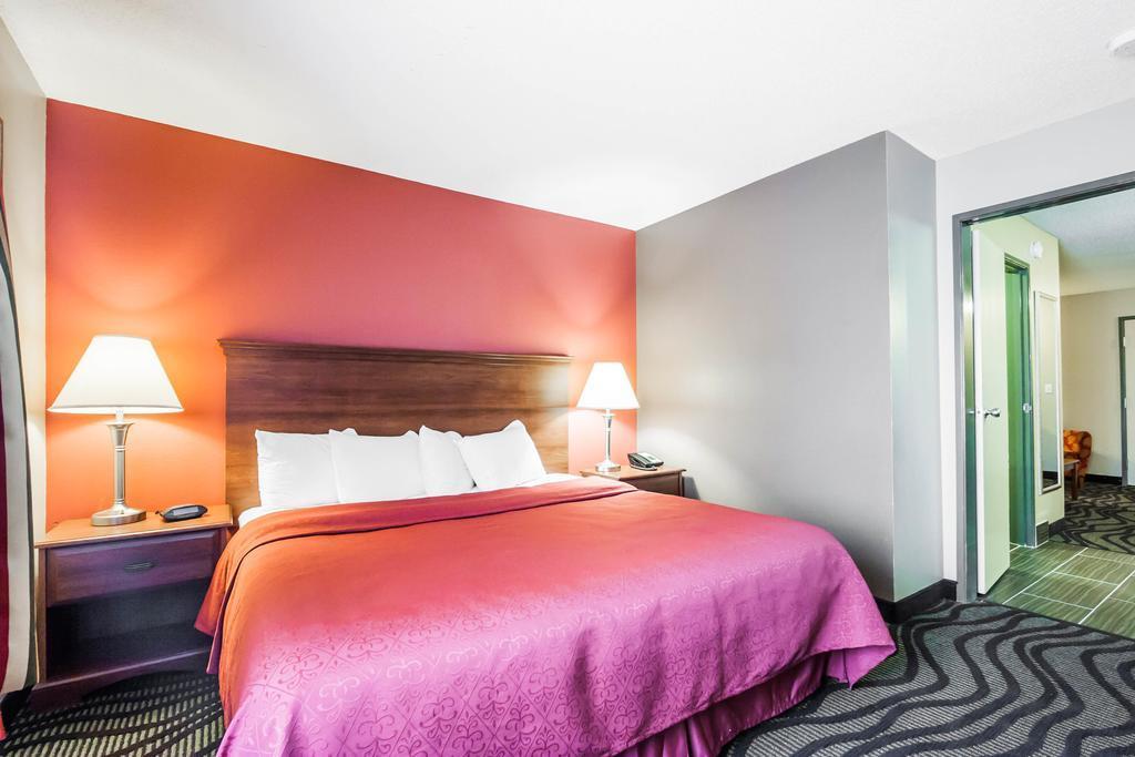 Quality Suites Memphis/ Wolfchase Galleria Екстериор снимка