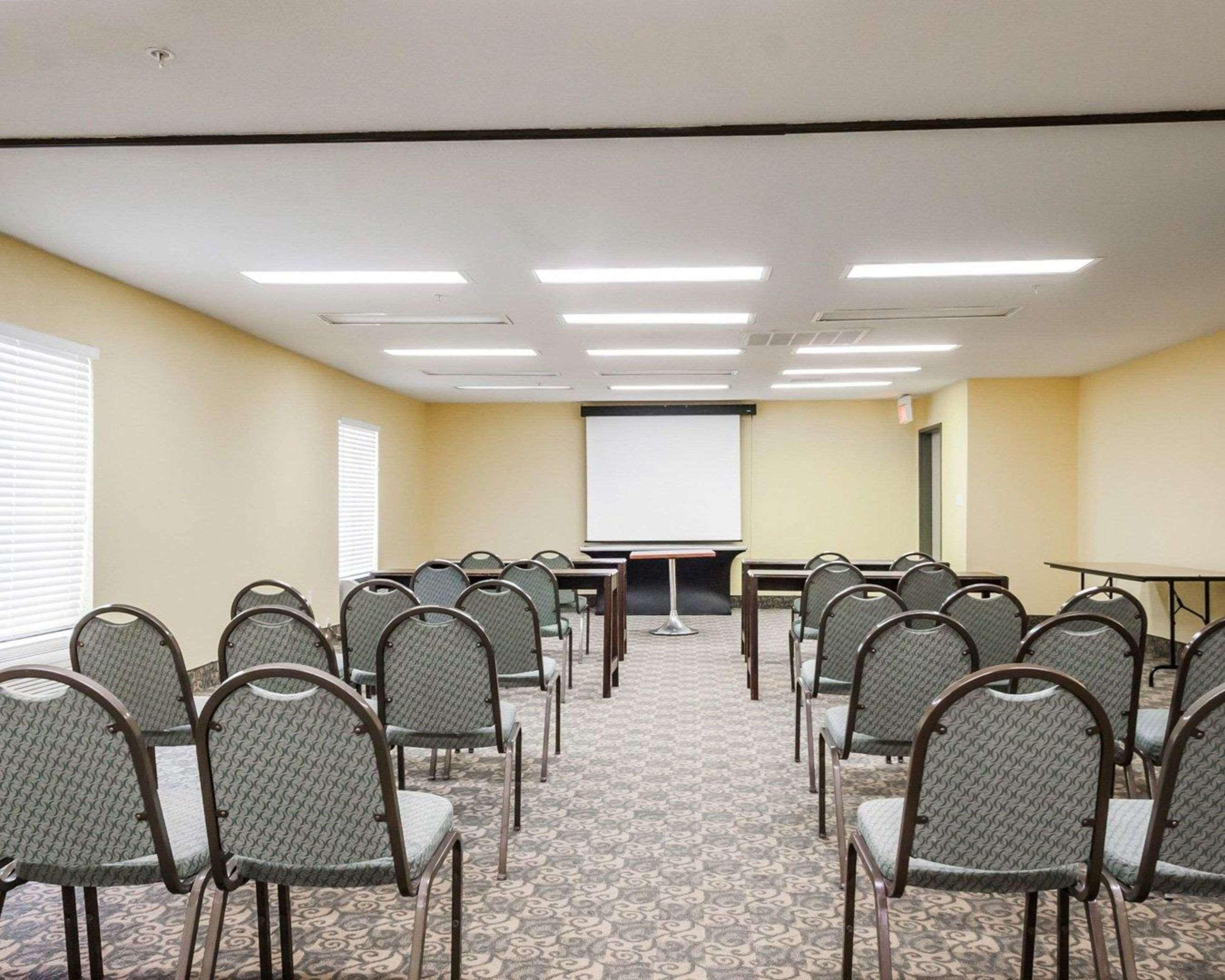 Quality Suites Memphis/ Wolfchase Galleria Екстериор снимка
